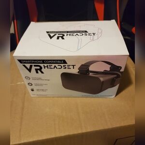 Smartphone Compatible VR Headset - Black